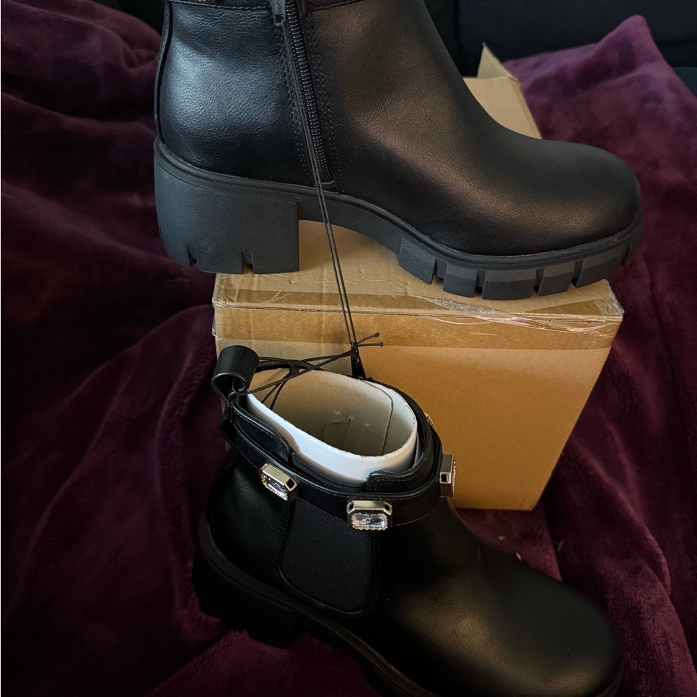 Elegant Black Ankle Boots